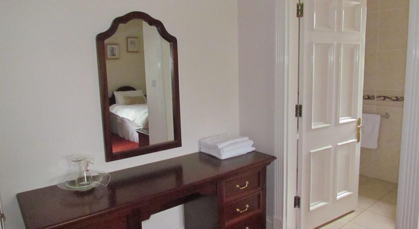Gate Lodge B&B Портамна Номер фото