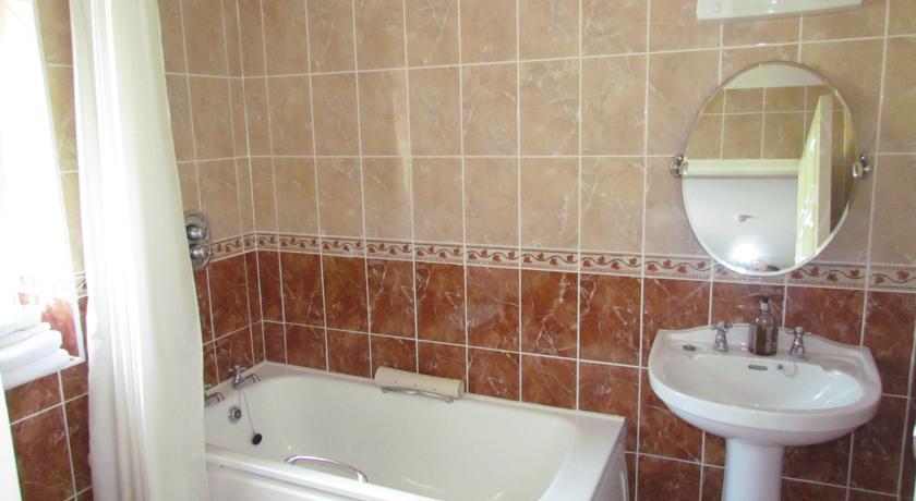 Gate Lodge B&B Портамна Номер фото